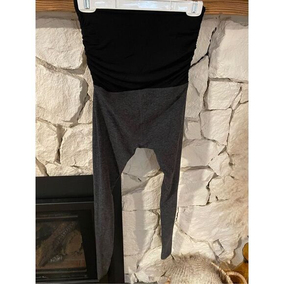 Beyond yoga beyond the bump heathered grey maternity leggings size XS - Picture 2 of 4